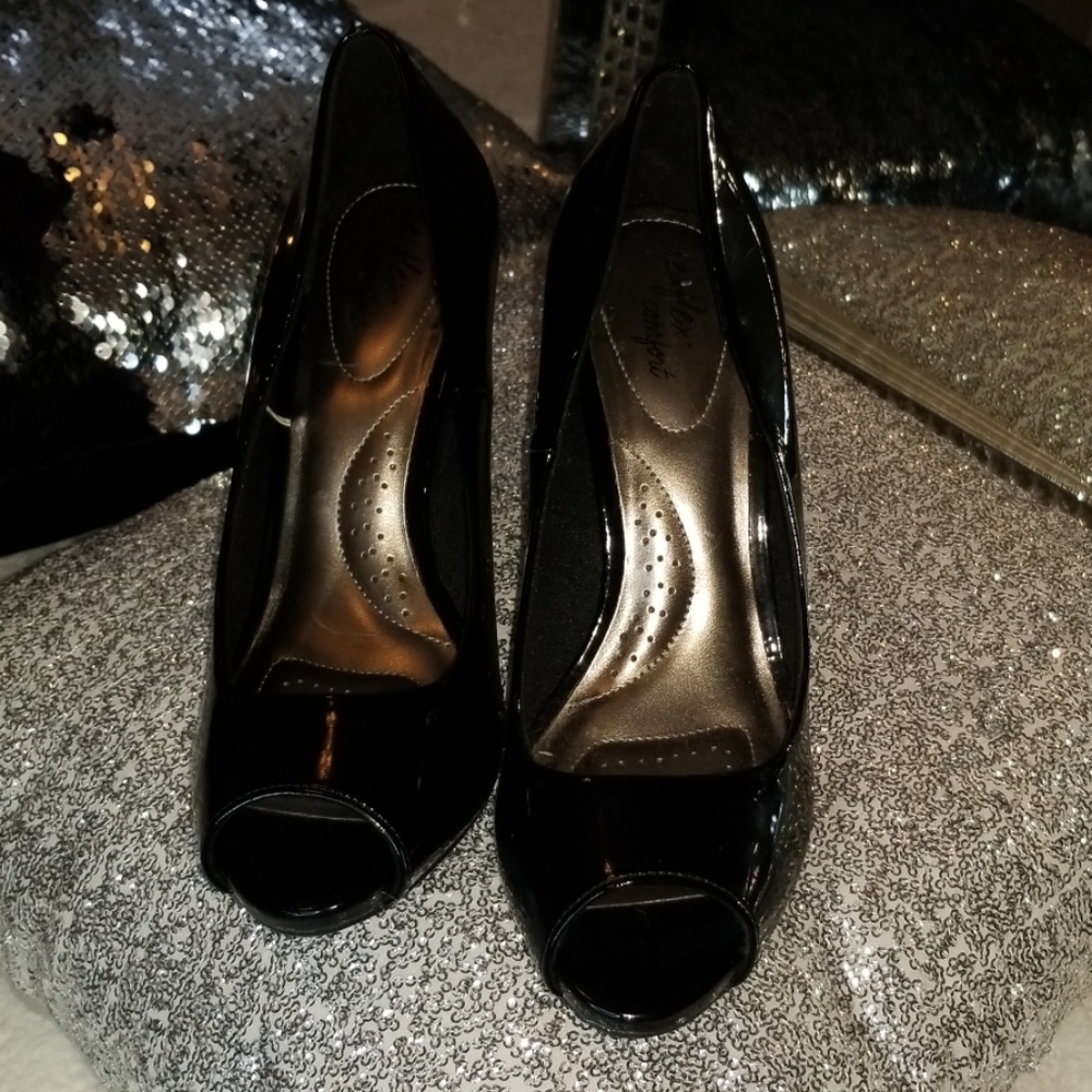 Shoes - Picture 5 of 6